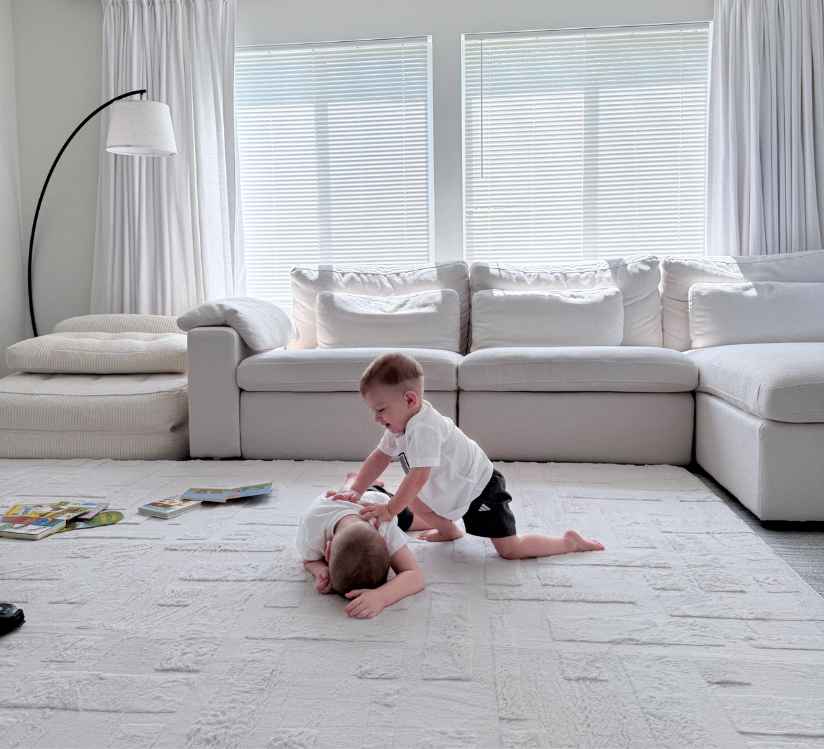 From Tummy Time to First Crawls: How Babies Play on a Play Mat